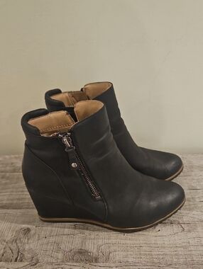 Naturalizer Black Wedge Ankle Boots with Side Zip